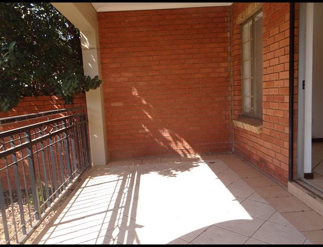 2 BEDROOM SIMPLEX FOR SALE IN MOOIKLOOF RIDGE